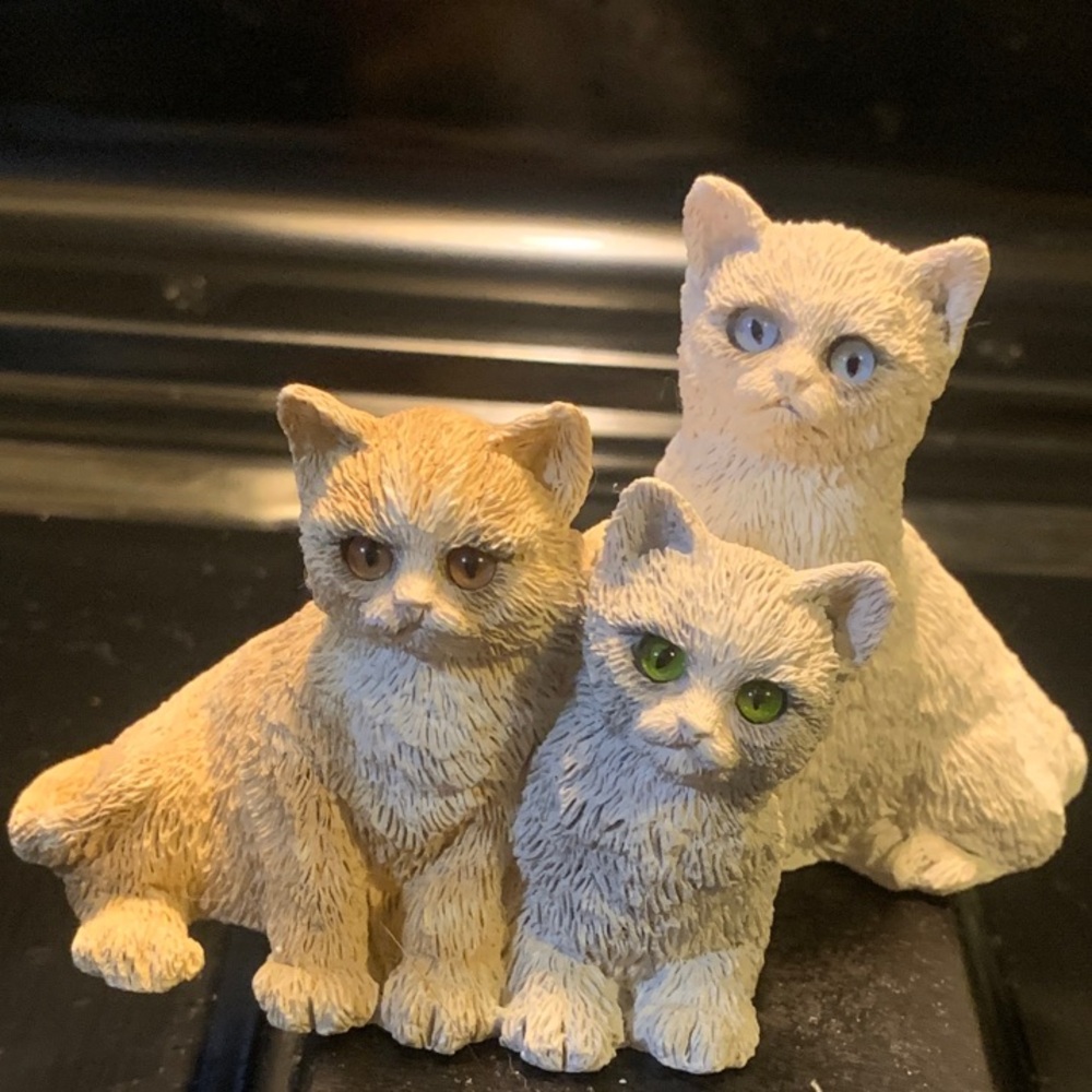 STONE CRITTERS Charming Ceramic Cat Trio Figurine